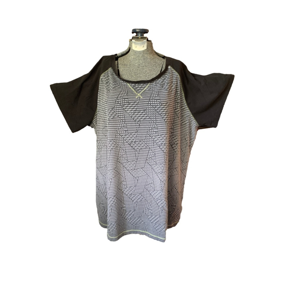 Women's ActiveZone Black White Geometric Short Sleeve Tee 2X